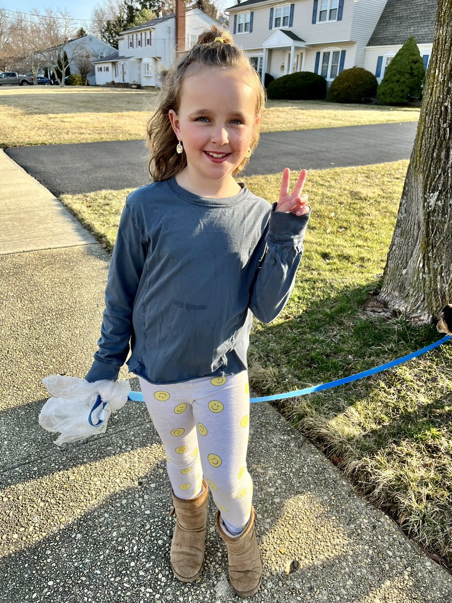 andreayurcisin's tweet photo. Happy SMILE Day! @pto_laura @DonovanSchool #FTS4RKids https://t.co/lyzTVM1veA
