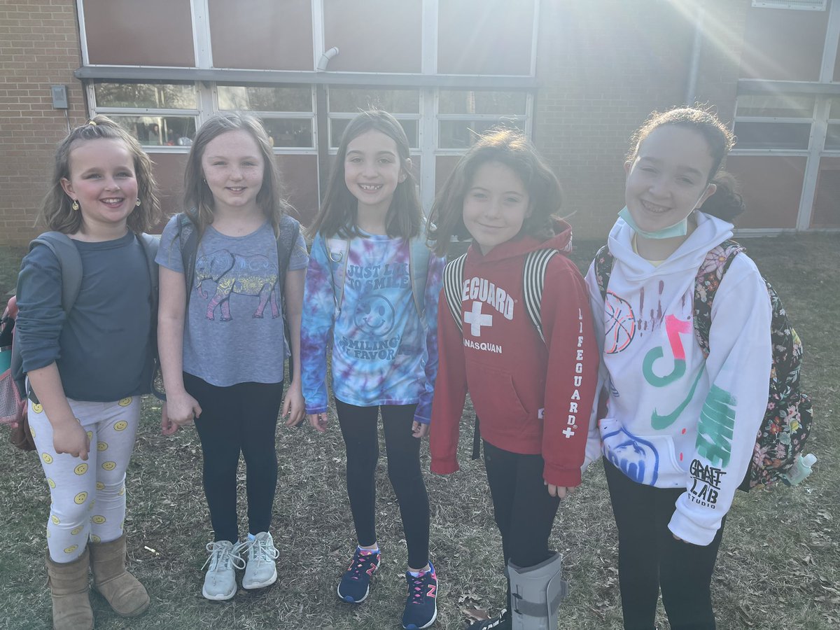 andreayurcisin's tweet photo. Happy SMILE Day! @pto_laura @DonovanSchool #FTS4RKids https://t.co/lyzTVM1veA