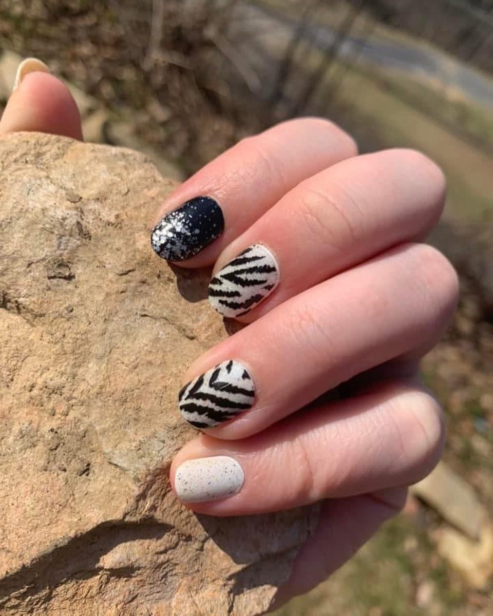 PDPsGifts's tweet photo. 💅🏻 MIXED MANI MONDAY 💅🏻

🤍Swiss and Tell
🖤Midnight in Manhattan 
🌙 Over the Moon
✨Undercover
🐯A Roar-ing Time https://t.co/BQjoPwlYfa https://t.co/V6nTvqwp1e