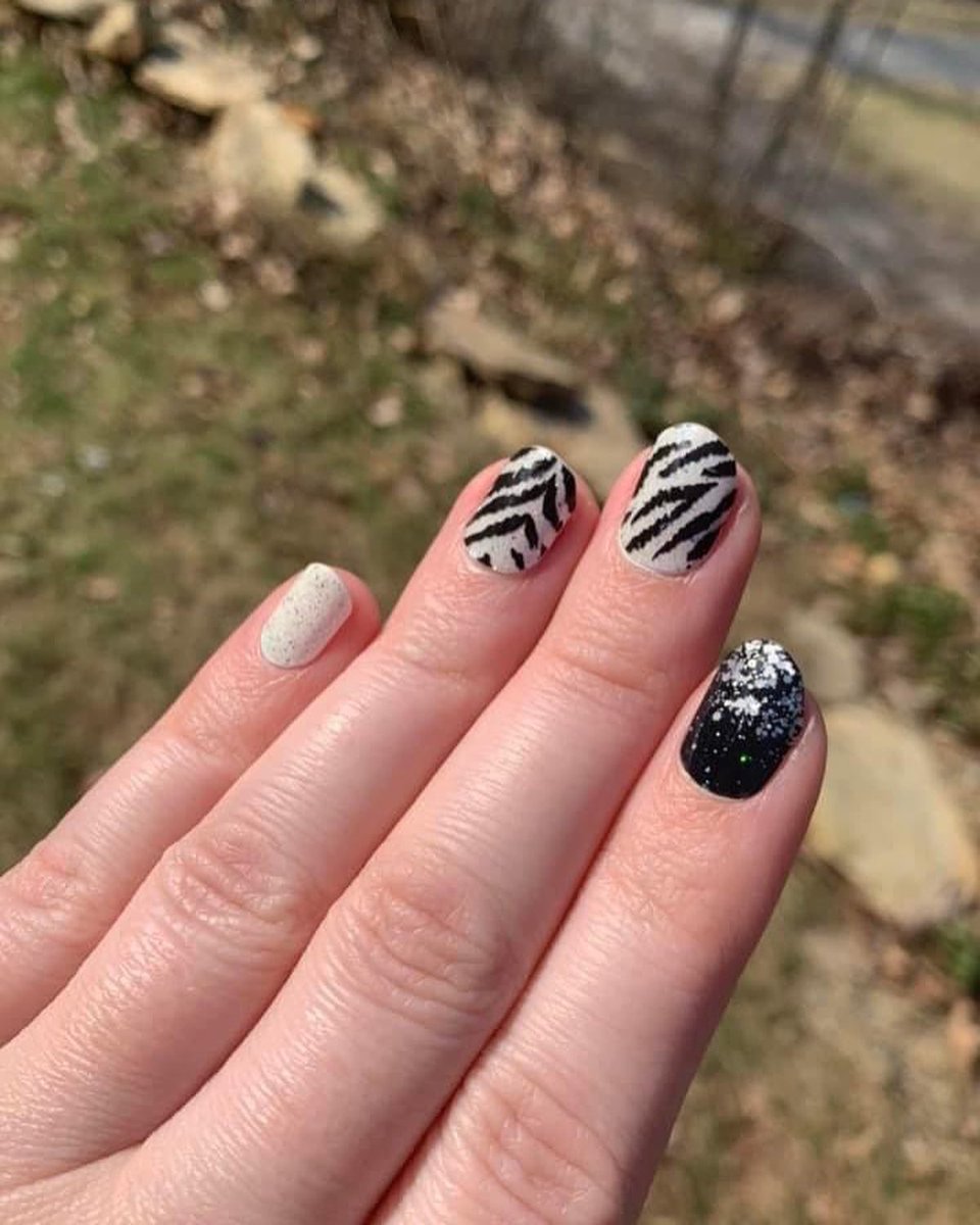 PDPsGifts's tweet photo. 💅🏻 MIXED MANI MONDAY 💅🏻

🤍Swiss and Tell
🖤Midnight in Manhattan 
🌙 Over the Moon
✨Undercover
🐯A Roar-ing Time https://t.co/BQjoPwlYfa https://t.co/V6nTvqwp1e