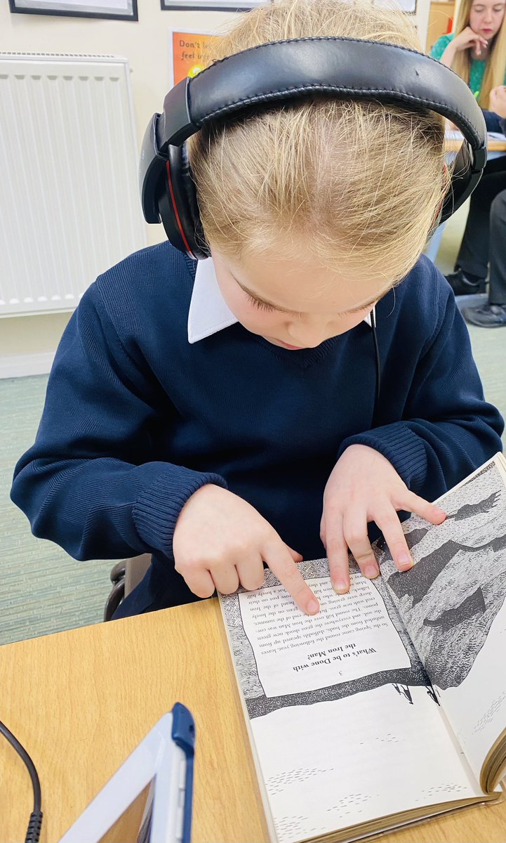 AnnunciationHA8's tweet image. Pre-reading our class text in Year 3 booster this afternoon. The children are listening to the audio and following along using the text👂🏽 #year3 #theironman #preteaching