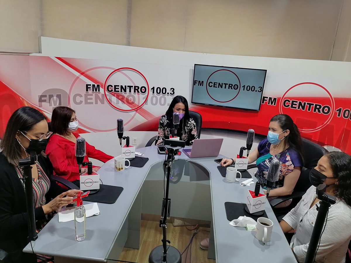 fm_noti's tweet photo. En #PuntoDeOpinión participan @VivianaBarbosaB, Ana Lucía García, Laura Guevara, Jenny Aidé Hernández con el tema #DíaInternacionalDeLaMujer.
Conduce @carmencorichi.
#FMCentro
#CentroInformativo https://t.co/MzBWgG5lF9