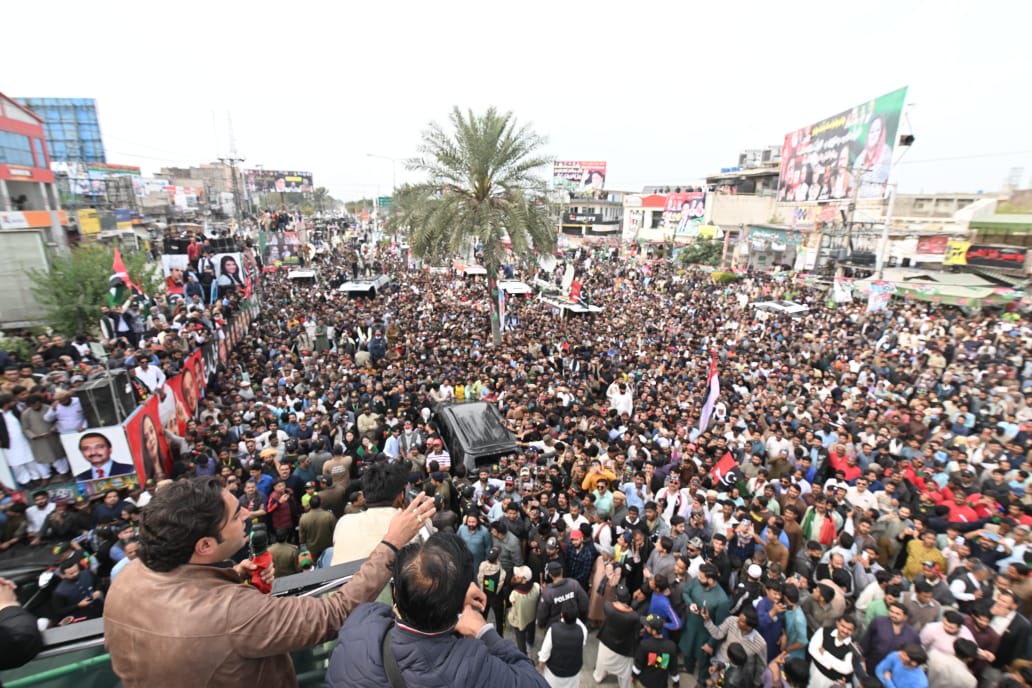 BBhuttoZardari's tweet photo. People of Gujrat have rejected the selected government and will March to Islamabad with us.

سلیکٹڈ_گھبرا_گیا
#AwamiMarch https://t.co/hLtUEqIWgX