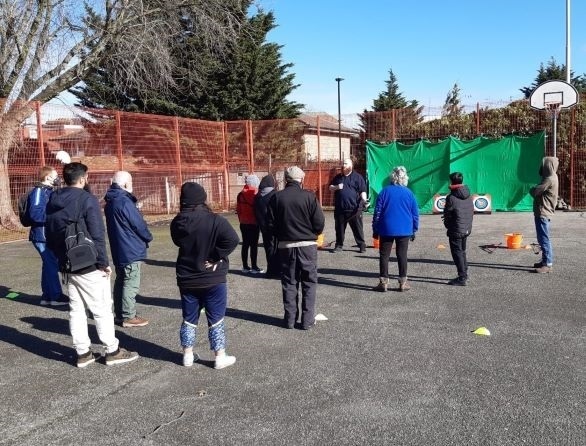 NewhamLondon's tweet photo. Have you ever wanted to have a go at archery? If you're a Plaistow resident, now you can, thanks to @Aim4Diversity. And if you're not a Plaistow resident but like the idea, why not propose something similar for one of our next #PeoplePowerProjects at a local Community Assembly? https://t.co/Elz24d0nu5