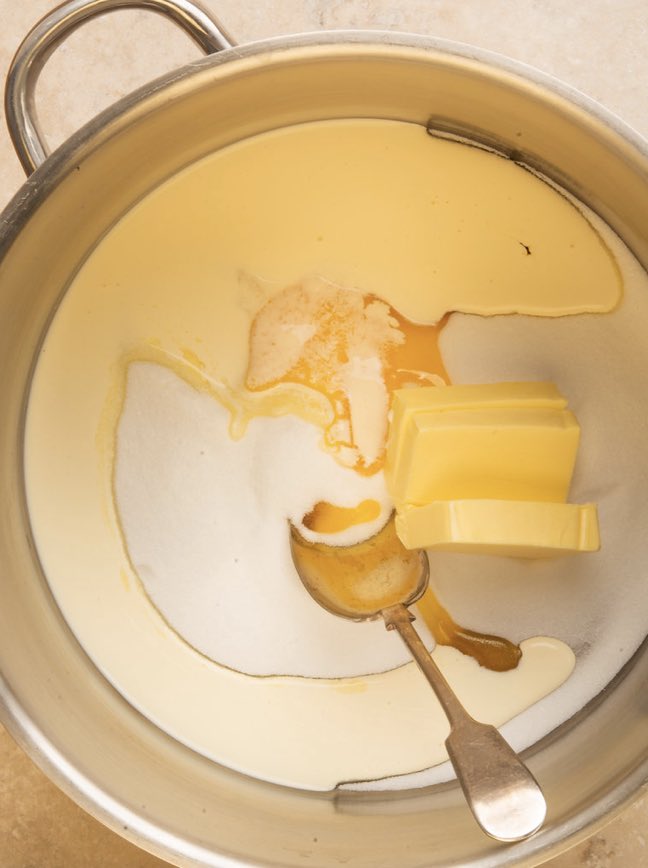 coffeethemedbak's tweet photo. Making a fresh batch of fudge 💛
📸 @Jwilchphoto
#makingfudge #ingredients #fudge #baking #coffeethemedbakes https://t.co/9osUdGBCd1