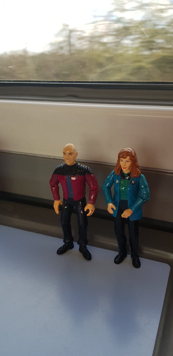 annaonthemoon's tweet photo. #MiniBev and #MiniPicard are looking forward to travel. #MiniSnape is grumpy. https://t.co/JDQ3V001TS