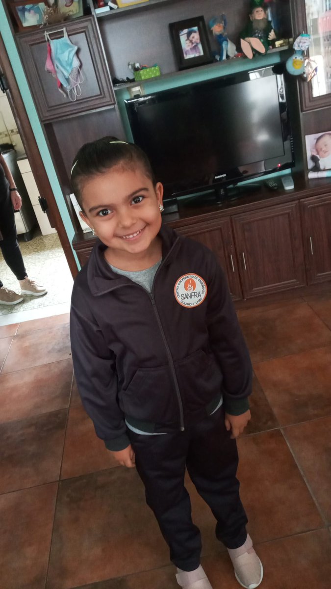 chirolamarzoa's tweet photo. Hermosa de Papá,primer día de clases Feliz!!!Te Amoooo https://t.co/t7F1BZLm6b