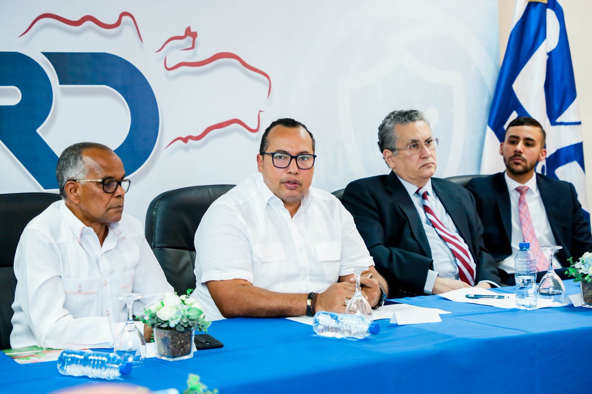 INDOCALRD's tweet photo. Recibimos parte de los líderes empresariales, comunitarios y grupos asociados de sectores de #Mipymes vinculados a #Prolider con el objetivo de impulsar las #certificaciones para garantizar el cumplimiento de las #normas e higiene de los alimentos
@luisabinader @LorenzoDRamirez https://t.co/j9JbLbMV3y