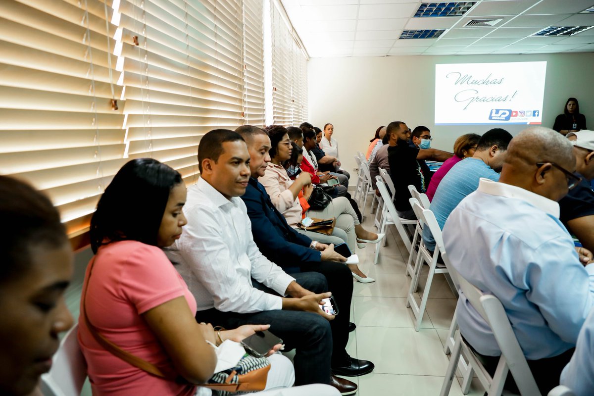 INDOCALRD's tweet photo. Recibimos parte de los líderes empresariales, comunitarios y grupos asociados de sectores de #Mipymes vinculados a #Prolider con el objetivo de impulsar las #certificaciones para garantizar el cumplimiento de las #normas e higiene de los alimentos
@luisabinader @LorenzoDRamirez https://t.co/j9JbLbMV3y