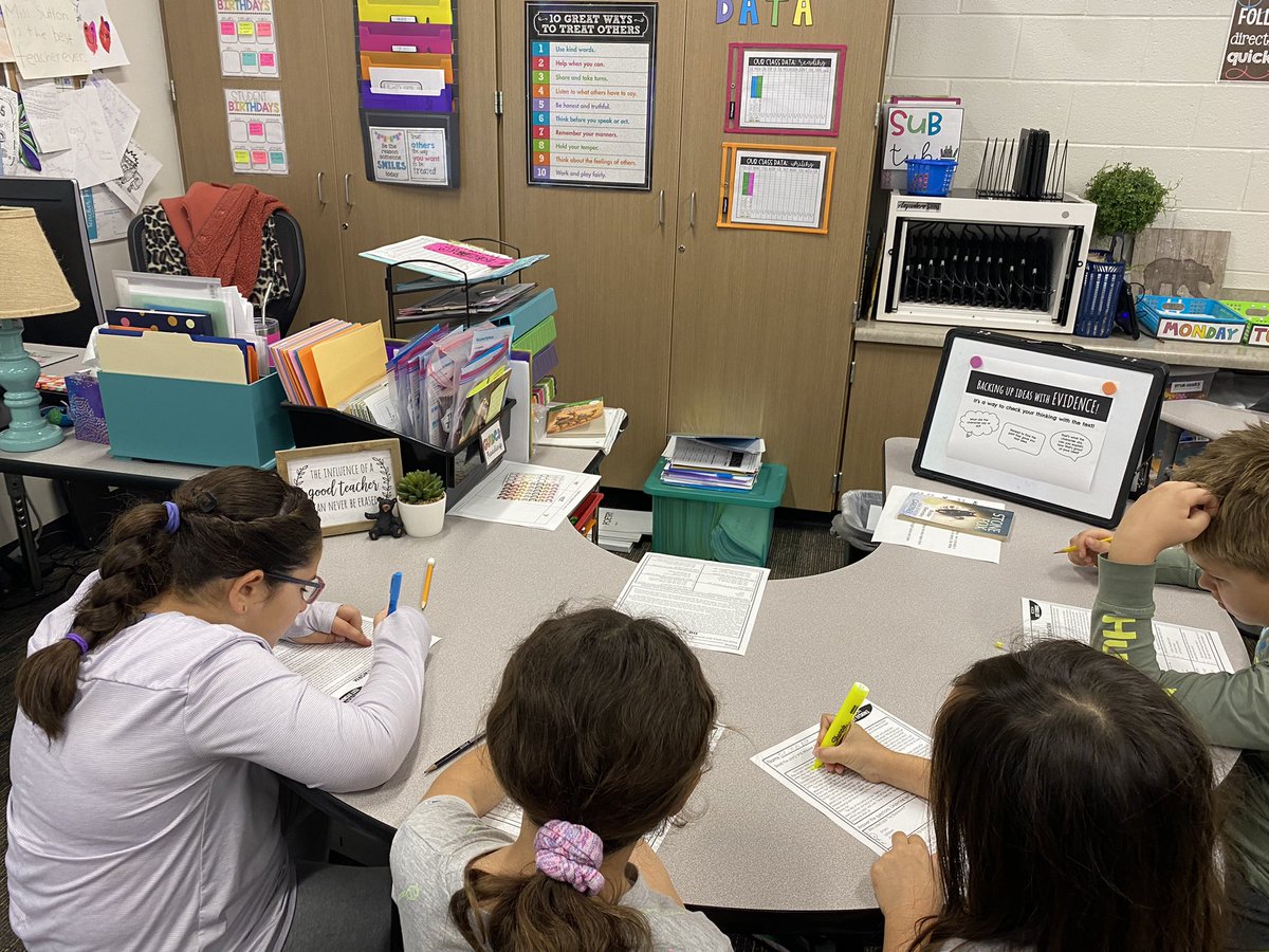 MSarahSutton's tweet photo. We started our Monday BRAG by backing up our ideas with evidence!! #strategygroup https://t.co/iv4PIuXUPL