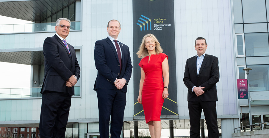 INTO_QUEEN'S tweet media