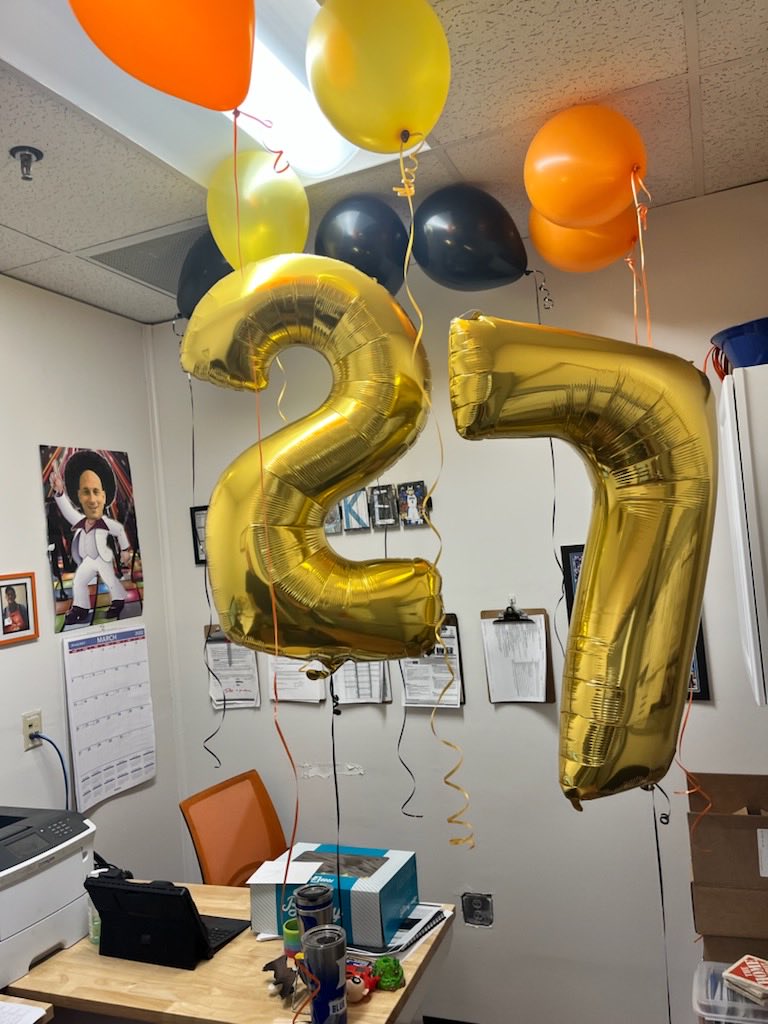 Congratulations to our amazing leader! ⁦<a href="/seanhawksfan/">Sean Smith</a>⁩ 27 year anniversary!!