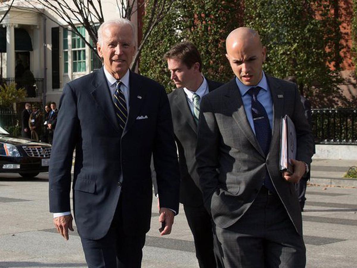 22Eduard0's tweet photo. Juan Gonzales (@Cartajuanero) asesor de Joe Biden quien dijo que el gobierno de El Salvador se encaminaba a ser igual que la dictadura en Venezuela fue quien encabezó la delegación de la Administración Demócrata para negociar con el régimen de Maduro por el petróleo.

Así la hipo https://t.co/J0T0kI8yMs