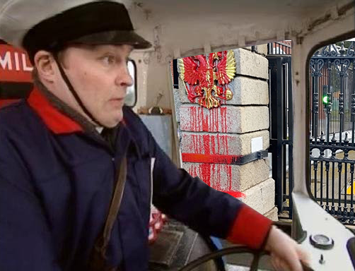 notthertenews's tweet photo. BREAKING: A man driving a communion supply lorry has driven through the gates of the Russian Embassy https://t.co/HBcDnyAA4u