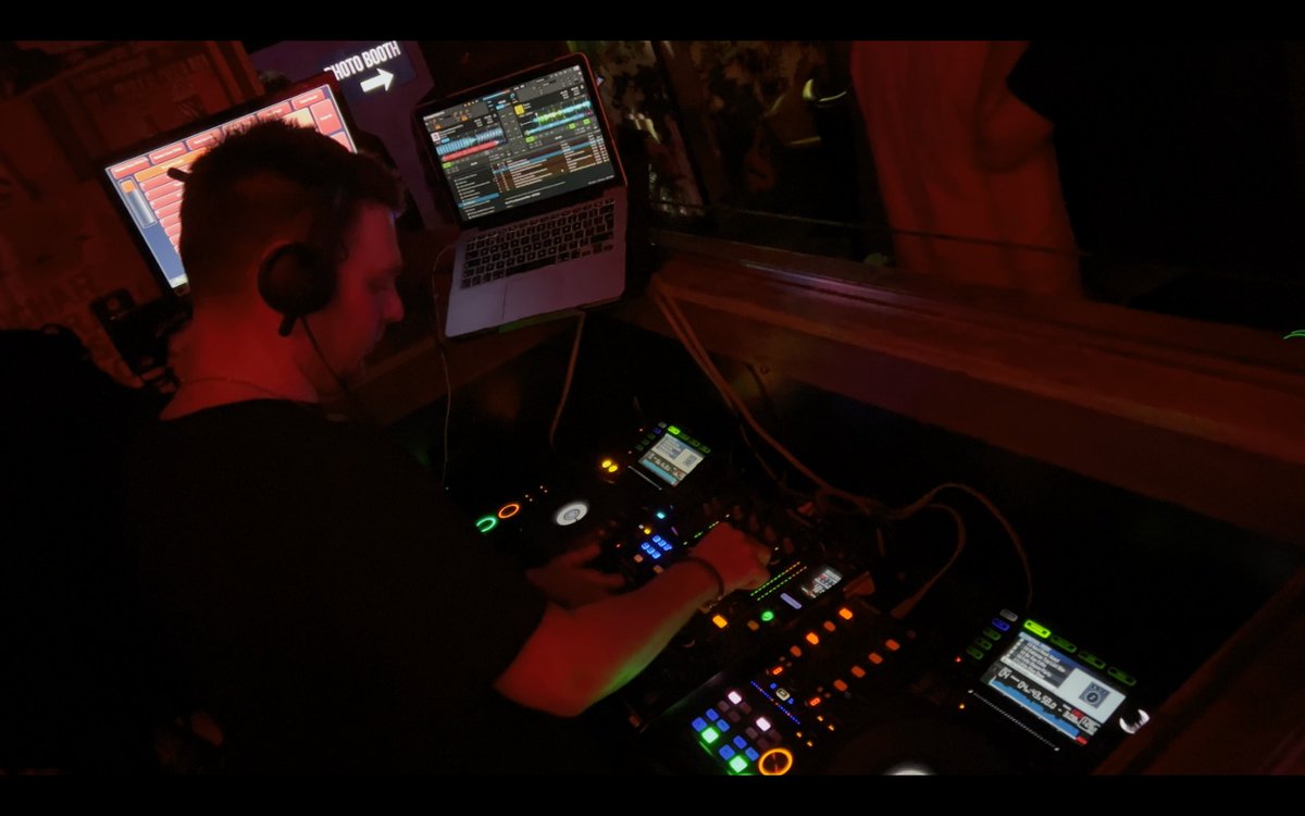 TheRoyalCubs's tweet photo. Thank you to all our UK fam for coming out to #SpreadTheRoar.

Those 🦁really know how to shake their tails…

We couldn't have asked for a better night, nor a better group to share it with.

Here's a sneak peak from the event! 

#CubsInvasion #NFT #NFTSociety #TheRoyalCubs https://t.co/fBG4nqaaHc