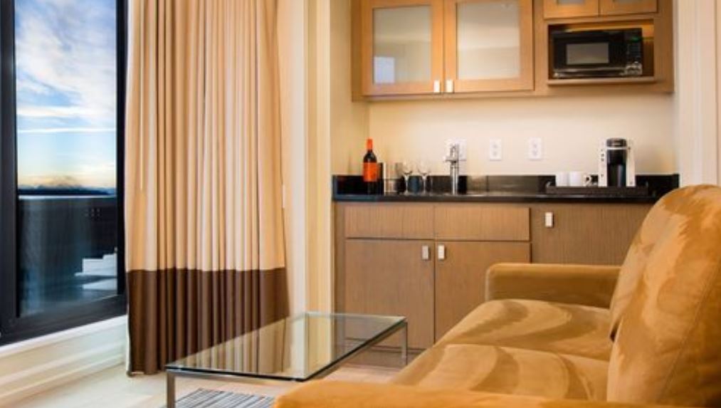 innatthemarket's tweet photo. Stay with us and escape for a day, a week, or an extended #vacation! We've put together custom hotel packages that will help you get the most out of your escape. #hotelpromos https://t.co/zJdppH6Kxk https://t.co/J5t4RUUAlM