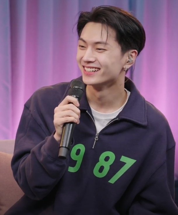 rosy3813's tweet photo. The 1987 guy😎

1987, what's your name?
1987, you're so handsome
The one wear 1987 tee is really prettyㅠㅠ
I like 1987 
1987 = Park Jongseong, Jay ~

#ENHYPEN #엔하이픈 
@ENHYPEN_members @ENHYPEN https://t.co/L3DAwQmisv