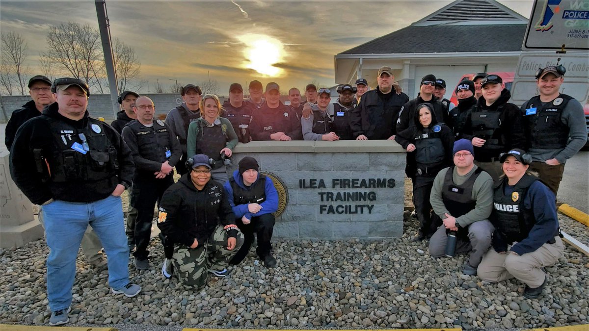 IndianaLawEnfo1's tweet photo. Tier II last week at the outdoor firearms range.
Most students enjoy the breakout weeks because they're outside and it's more "hands-on" training.π #IndianaPolice #TierIIPolice #Tier2Police #HospitalPolice #March2022 #IndianaSunset #HappyMonday #FirstResponders https://t.co/zXXpQxIurx