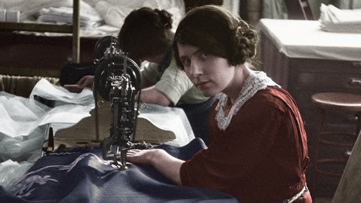 AnciencompteF3's tweet photo. 🪡🧵 Un documentaire passionnant qui retrace l'histoire de celles qui ont habillé la France : les couturières.

« Le siècle des couturières », c'est ce soir à 21.10. Déjà disponible sur https://t.co/yQP3ERg4d4 ▶ https://t.co/iOVopiCDCy

#8MarsTousLesJours https://t.co/om0HpTVDRT