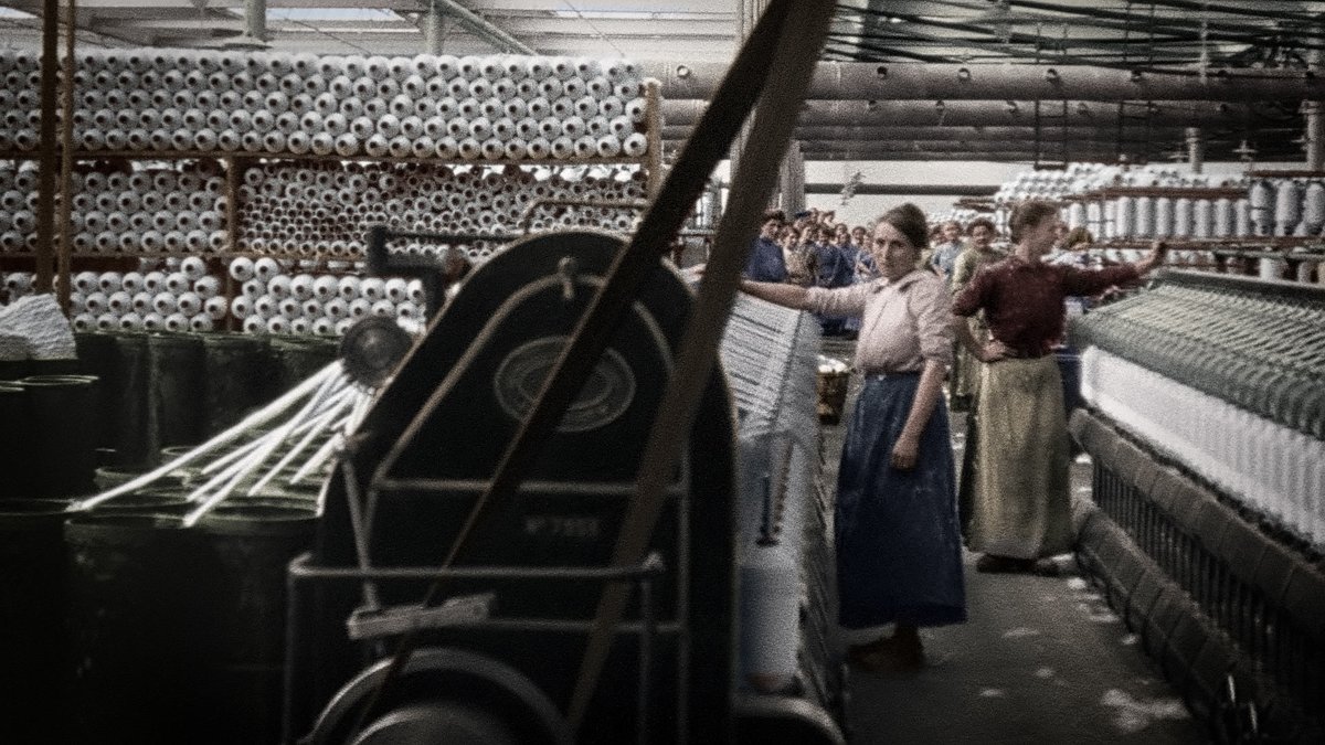 AnciencompteF3's tweet photo. 🪡🧵 Un documentaire passionnant qui retrace l'histoire de celles qui ont habillé la France : les couturières.

« Le siècle des couturières », c'est ce soir à 21.10. Déjà disponible sur https://t.co/yQP3ERg4d4 ▶ https://t.co/iOVopiCDCy

#8MarsTousLesJours https://t.co/om0HpTVDRT