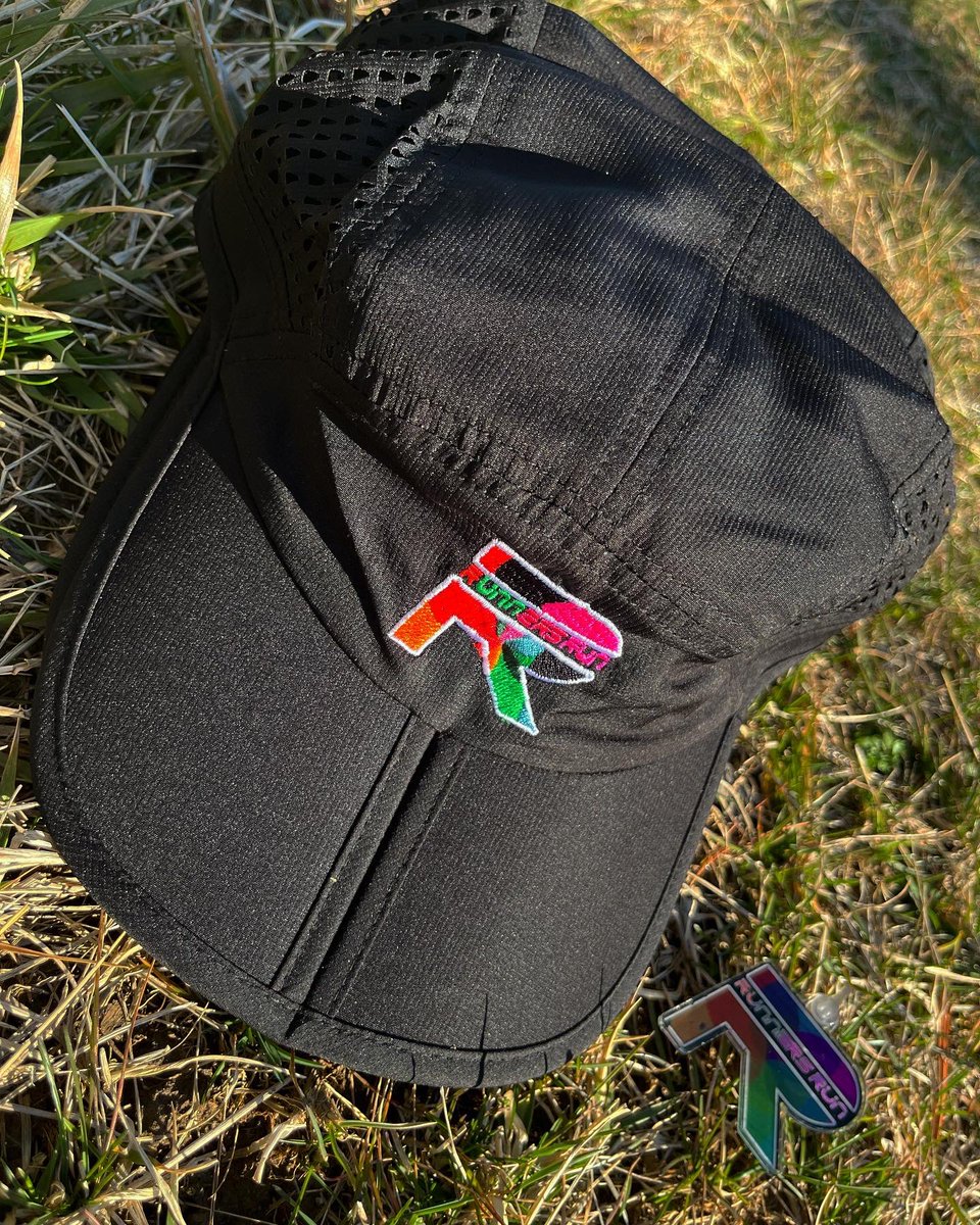 RunnersRun_'s tweet photo. The Most Durable cap in the Running business 🏁🧢  https://t.co/HAk1TcAHQq https://t.co/EGk31NJcPa