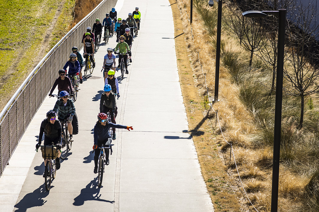 Diamondbackbike's tweet image. Rolling into a new week feeling all the good vibes of riding with pals this past weekend. Shout out to everyone getting out, or helping others get out, more on two wheels!
@dev_rox @rar.atlanta 
PC @andrew_hetherington
#groupride #community #events #learntoride #demo #ridemore