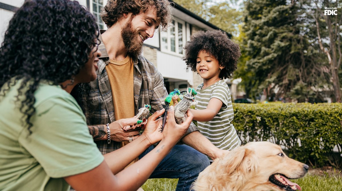 CITBank's tweet photo. Make life simpler. With an #eChecking account and our #mobileapp, you can deposit checks, transfer money easily to other accounts and make unlimited withdrawals. https://t.co/5Y6ze5Inai https://t.co/EeqAcjjIAI