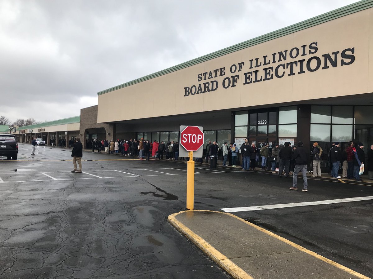 illinoissbe's tweet photo. Filing line slowly shrinking. We’re within the Chuck E Cheese zone and edging closer to the former Radio Shack zone #ilelections https://t.co/Wwe4fdcZnN