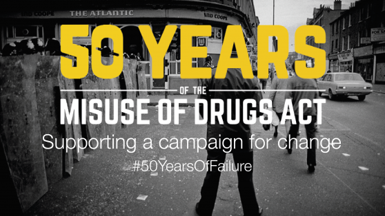 🚨THREAD🚨

MILLIONS CRIMINALISED &amp;  IMPRISONED UNDER THE MISUSE OF DRUGS ACT

Punitive enforcement has long dominated policy responses to a primarily public health challenge. 

For 50yrs millions have had their life opportunities impacted by criminalisation &amp; imprisonment.
1/