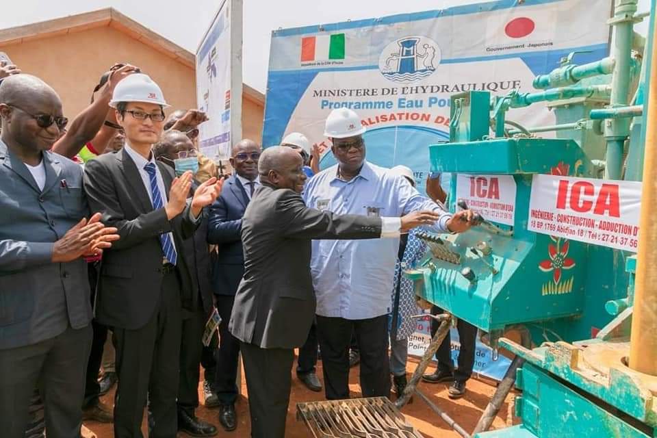 fahanbamba's tweet photo. PROJET D'ADDUCTION D'EAU POTABLE À SIPILOU 
J'ai pris part ce vendredi 04 mars 2022 à Zocoma (Dpt de Sipilou) à la cérémonie de lancement du projet de 24 pompes hydrauliques dans le Dpt de Sipilou. Un projet du gouvernement ivoirien sur don japonais. https://t.co/YhVXIStDhW