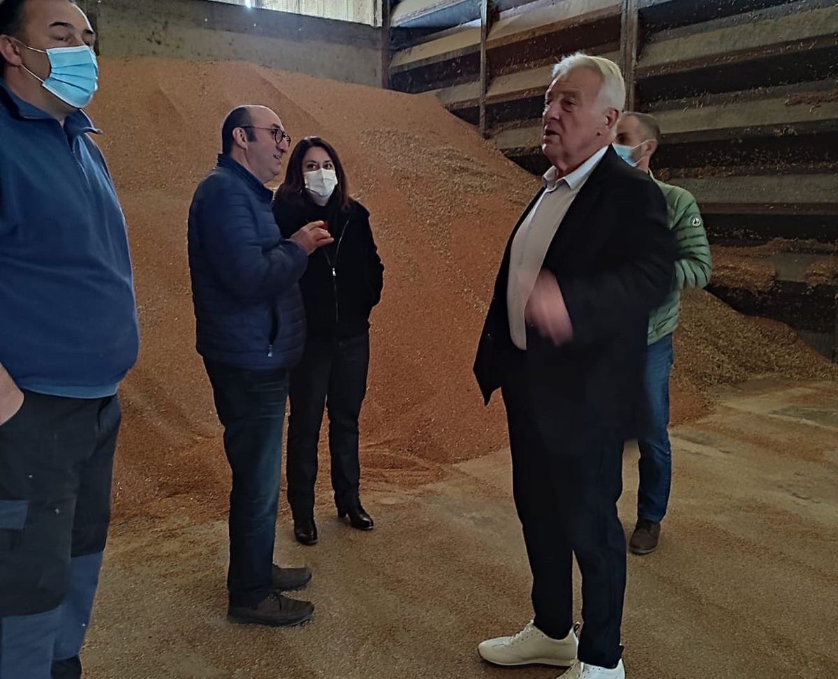 SylviaPinel's tweet photo. 📍Castelsarrasin
📍Montech
📍Beaumont de Lomagne
Suite à une réunion de travail à Castelsarrasin avec le Président Marc Laporte et le directeur de #Qualisol, nous avons visité aujourd’hui le site de Montech et de Beaumont de Lomagne.
@LomagneDe @DeprinceLuc https://t.co/7RoTSFgXe2