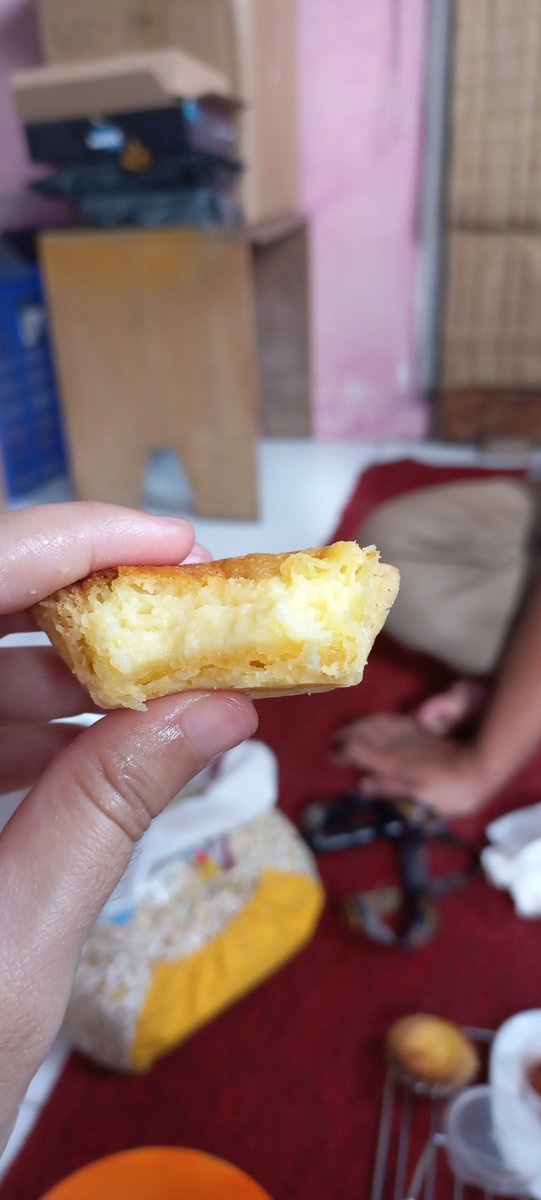 yesikaaa97's tweet photo. https://t.co/g6xmf5lcbI

Jangan lupa diorder pie susu nya ini creamy banget loooh https://t.co/a0isNb2Neu