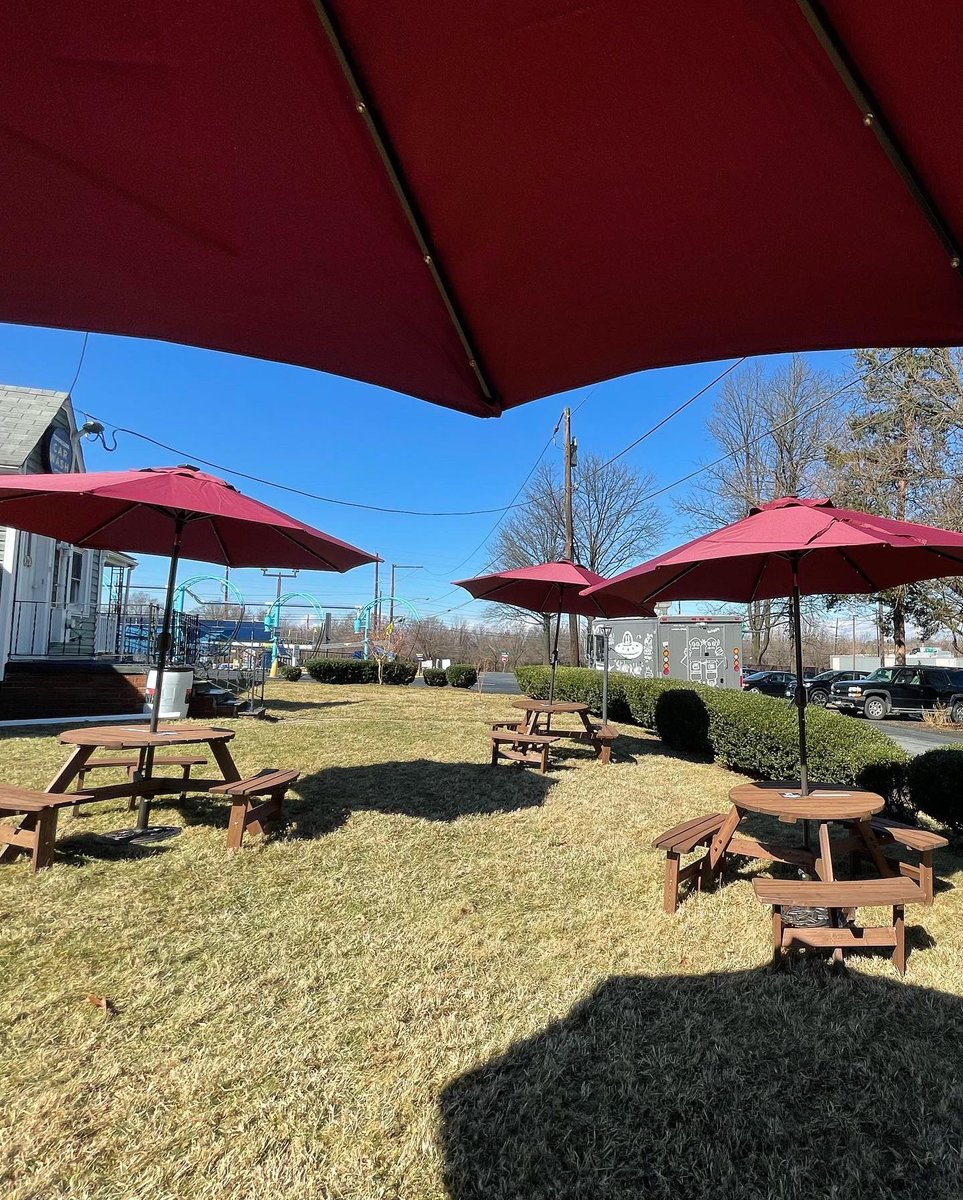 SliderRiderTrux's tweet image. 🛸Slider Rider is excited to share that we now have extended hours🥳 
Tues-Fri: 11:30AM-3:00PM then 5:00PM-9:00PM🍽🍔
Saturday: 1:00PM-9:00PM
We also have combo deals🤩and NEW picnic style outdoor seating!✨
Now you can enjoy our juicy goodness😋anytime⏱or place you want❤️☮️🍔