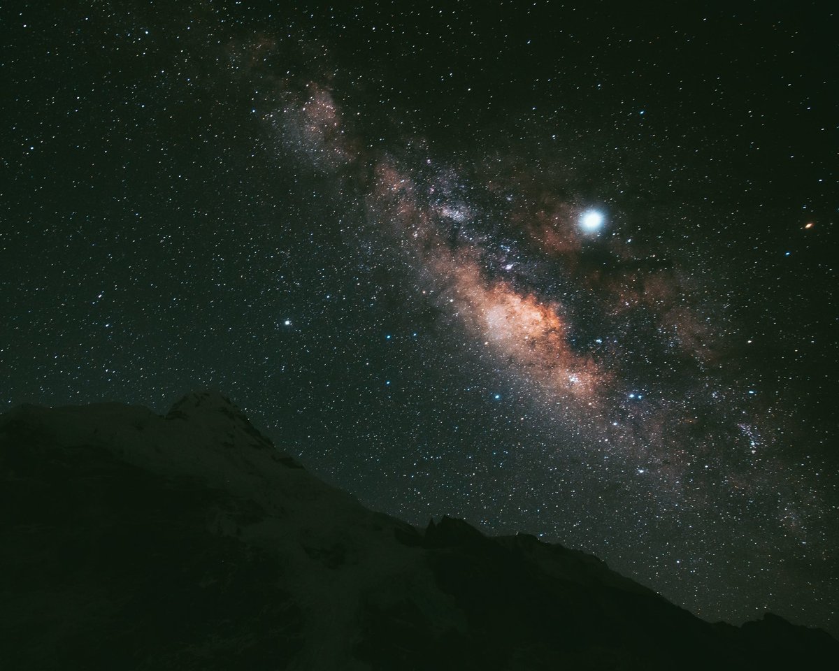 EliaSaikaly's tweet photo. Morning friends!
A little inspiration to get your week started.
Milky Way above Nuptse from Mt. Everest basecamp.
#Nuptse #Everest #EBC #Basecamp #TentViews https://t.co/suAV5aXSWC