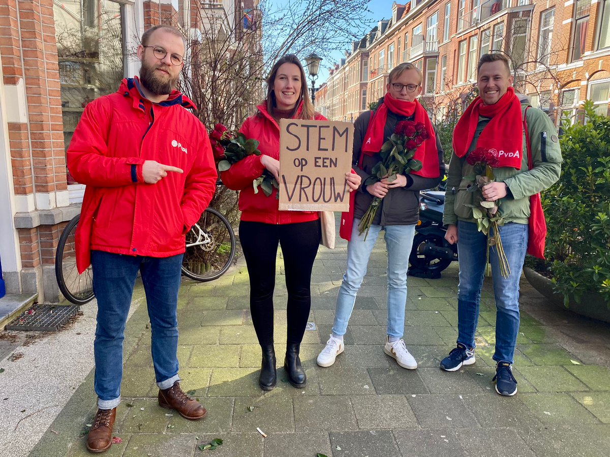 EL_Smid's tweet photo. Wil jij in #DenHaag

✅️Eerlijk verduurzamen
✅️Armoede tegengaan
✅️Betaalbaar wonen voor iedereen
✅️Én stemmen op een vrouw?

Stem dan op #4 @JannekeHolman van de @PvdADenHaag!

@StemopeenVrouw op 14, 15 en 16 maart! https://t.co/vEmcFGhr7o
