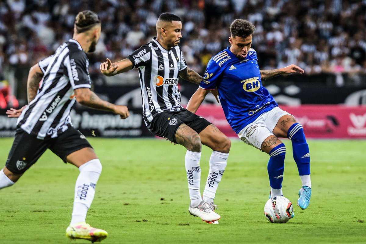 Danieljr__10's tweet photo. Muito Triste pelo resultado e feliz pela entrega da equipe, mais Cruzeiro é isso contra tudo e contra todos ! ⚪️🔵🙏🏽🤩 https://t.co/G2IbqlXdad