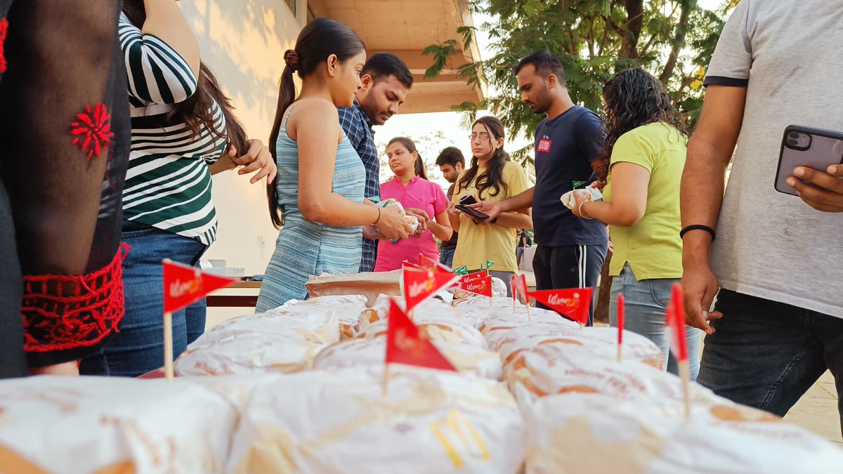 GIM_Sanquelim's tweet photo. The teaser for Utsav 2022 is here in the form of ‘The Burger Event’ at GIM, organised by E-Cell.
#Entrepreneurship #GIM #entrepreneurial #EventsAtGIM #burgers #OrganizationalDevelopment #EventsAtGIM #LifeAtGIM #business #interactive #Twitter #HappierThanEver #incubation #teaser https://t.co/DtDxpZfUIN