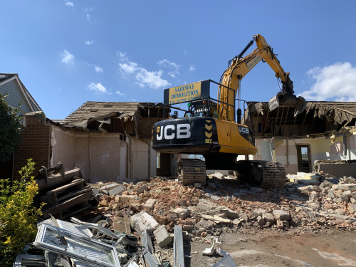 Safewaydemolit1's tweet image. Being inundated with new #demolitionworks, it’s nice to share our #projects #recycling #reclaimedbuildingmaterials. email us @ safewaydemolition77.co.uk 👷