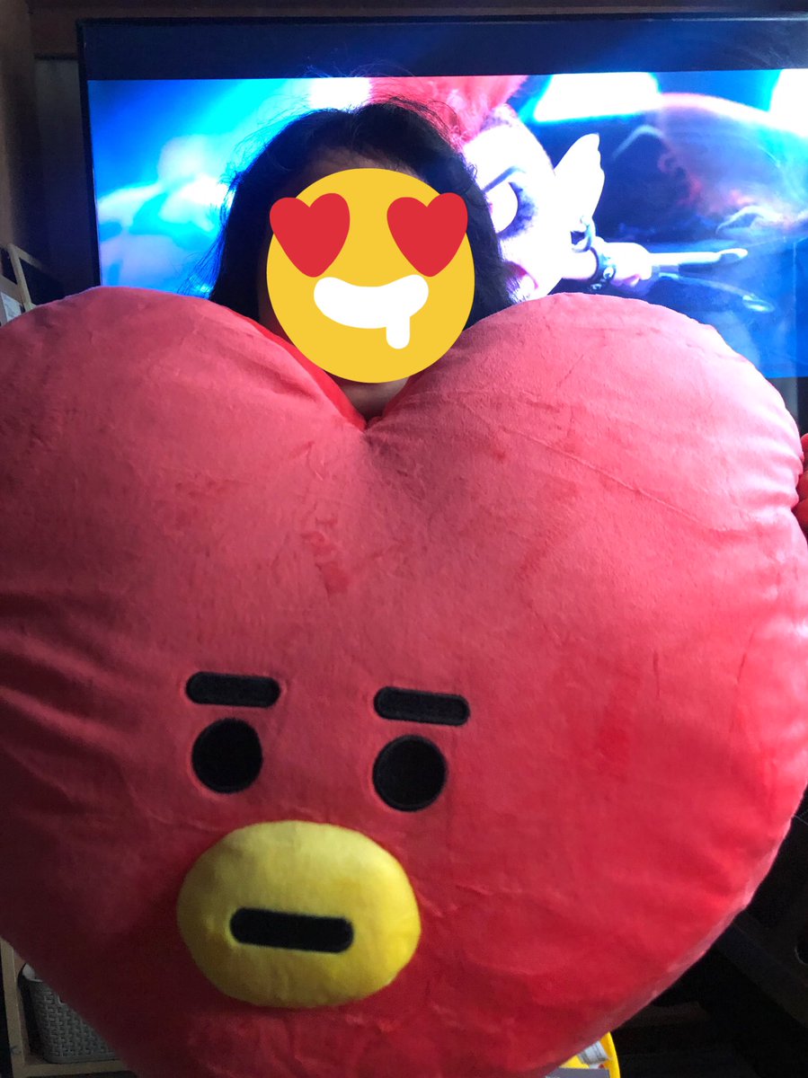 parkjaymin13's tweet photo. Tysm to my budols sis @shop_missj π₯° Huge Tata is finally home, safe & sound π€§ Thanks sa effort sis para magkasya sa box & I can save on sf ππ
Spot also BTS looking very gwapo on the merch box magnet π plus more freebies!!! Yes, freebie po ang official JK pob ππ»π€ https://t.co/fRj7UkfOQl