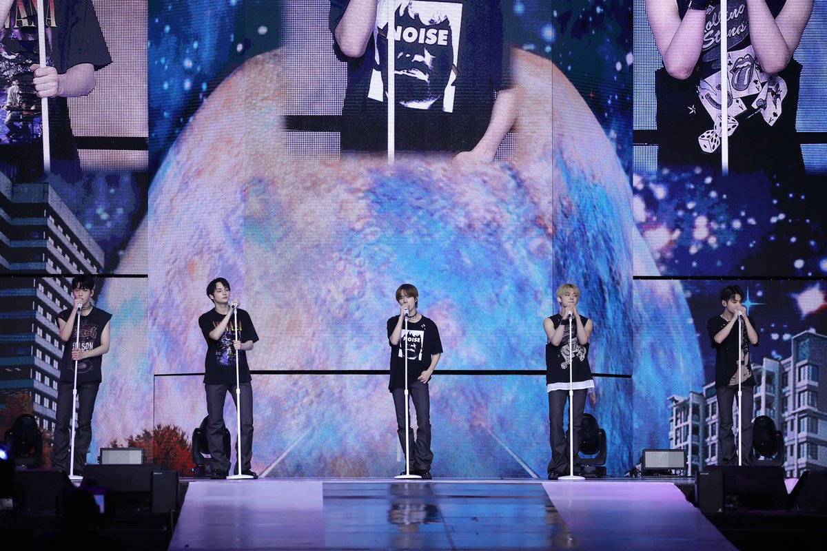MonicaYadav08's tweet photo. Some photos from #TXT3rdANNIVERSARY fan live! 💙
@TXT_members @TXT_bighit #TXT_FANLIVE #TXT3rdANNIVERSARY @TXTIndiaFanbase https://t.co/Y2sdU6jgGU
