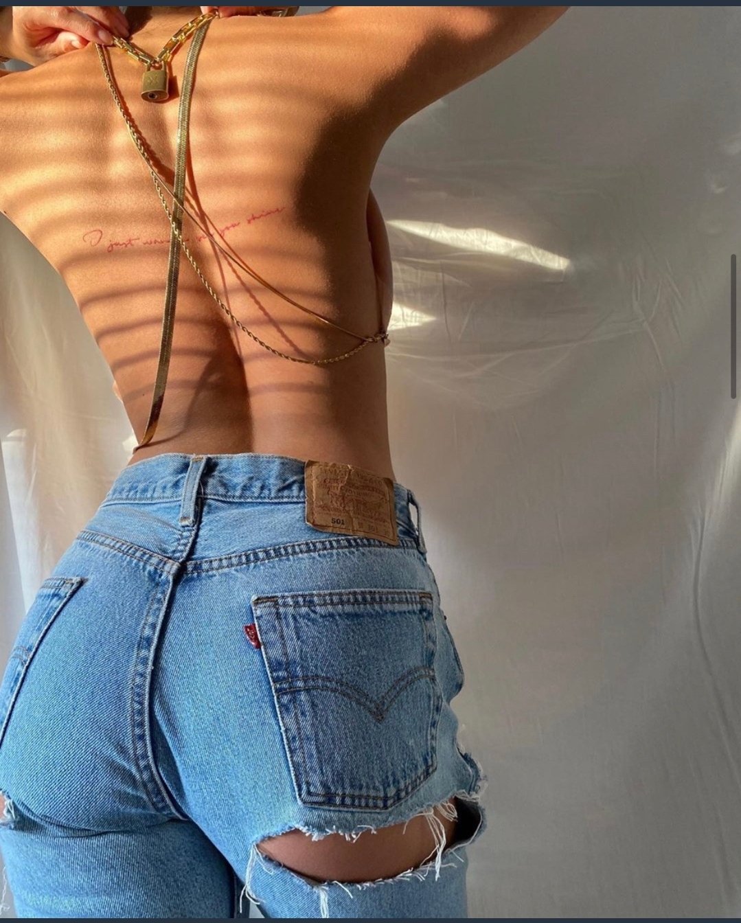 Jeans levis cheap strappati dietro