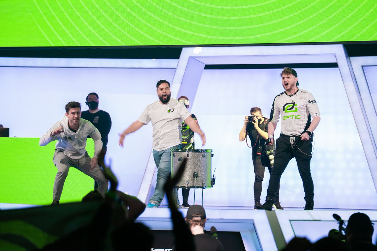 Pi3rceB's tweet photo. These guys are SOOO ahead of their time! They killed it this weekend and can’t wait to see the future for TST! #TeamSummertime
Pic credit: @Valerovzla https://t.co/9Rgd9D3oJb