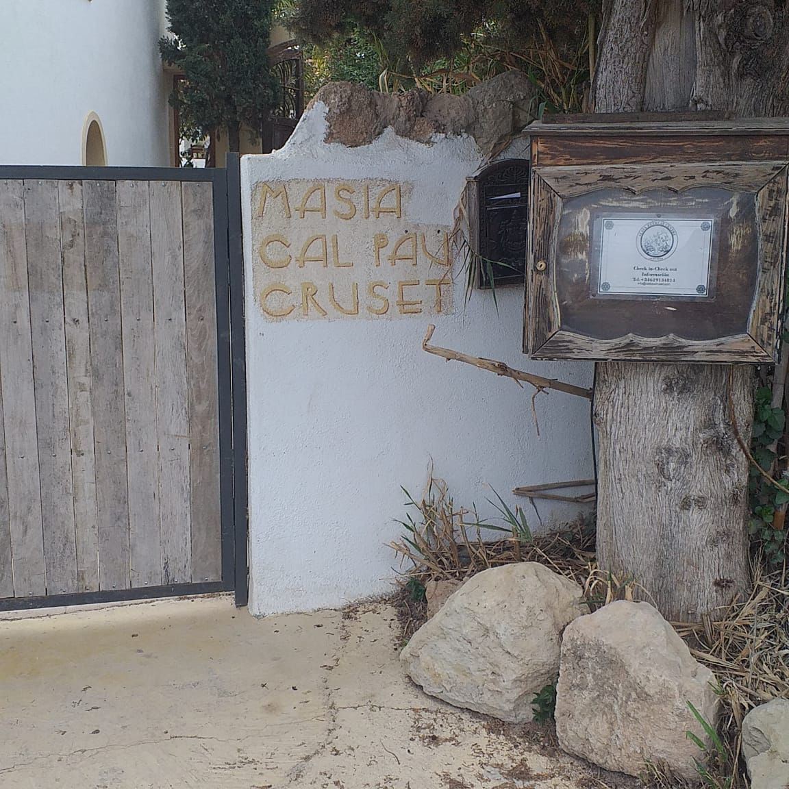 eixdiari's tweet photo. ‼️ Una casa rural de l'Alt Penedès acull una quarantena de dones i infants refugiats

👉 Cal Pau Cruset de Torrelles de Foix allotja famílies traslladades per l'ONG SOS Ucraïna: https://t.co/ZeDCq1GsrO

@torrellesdefoix https://t.co/5UPd86falX
