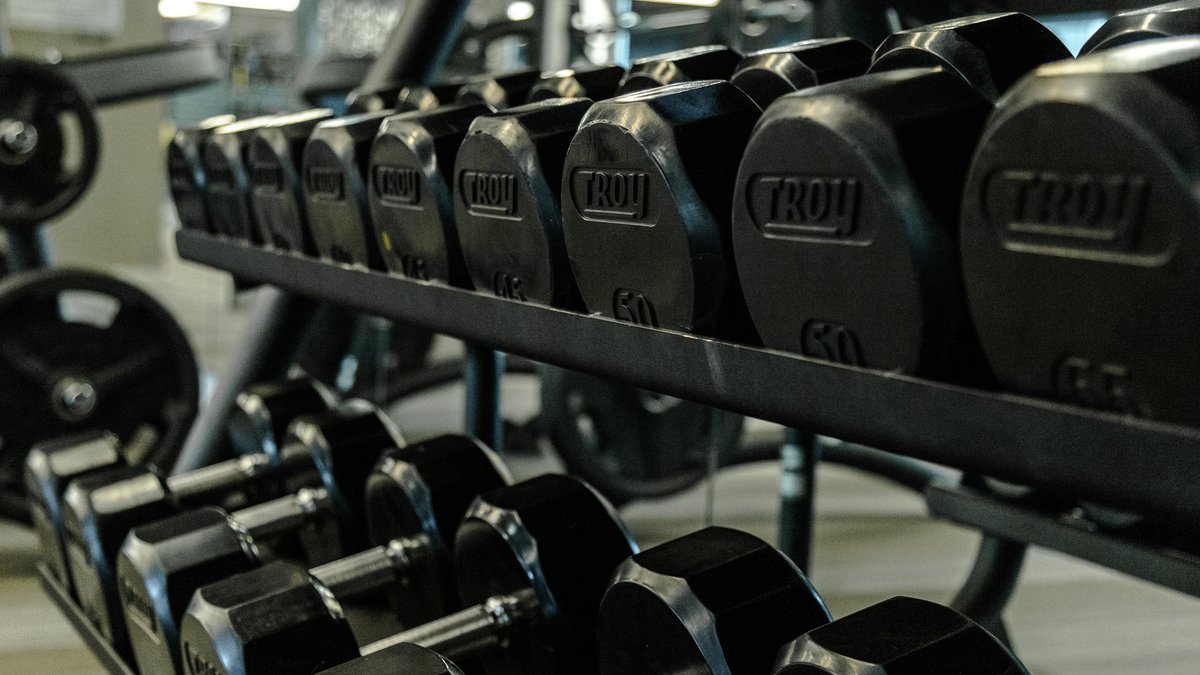 Troy_Barbell's tweet photo. Your apartment gym needs these!!🤩

feat. Troy 12-sided Rubber Dumbbells  

#TrainTroy https://t.co/SktOK1qCtg