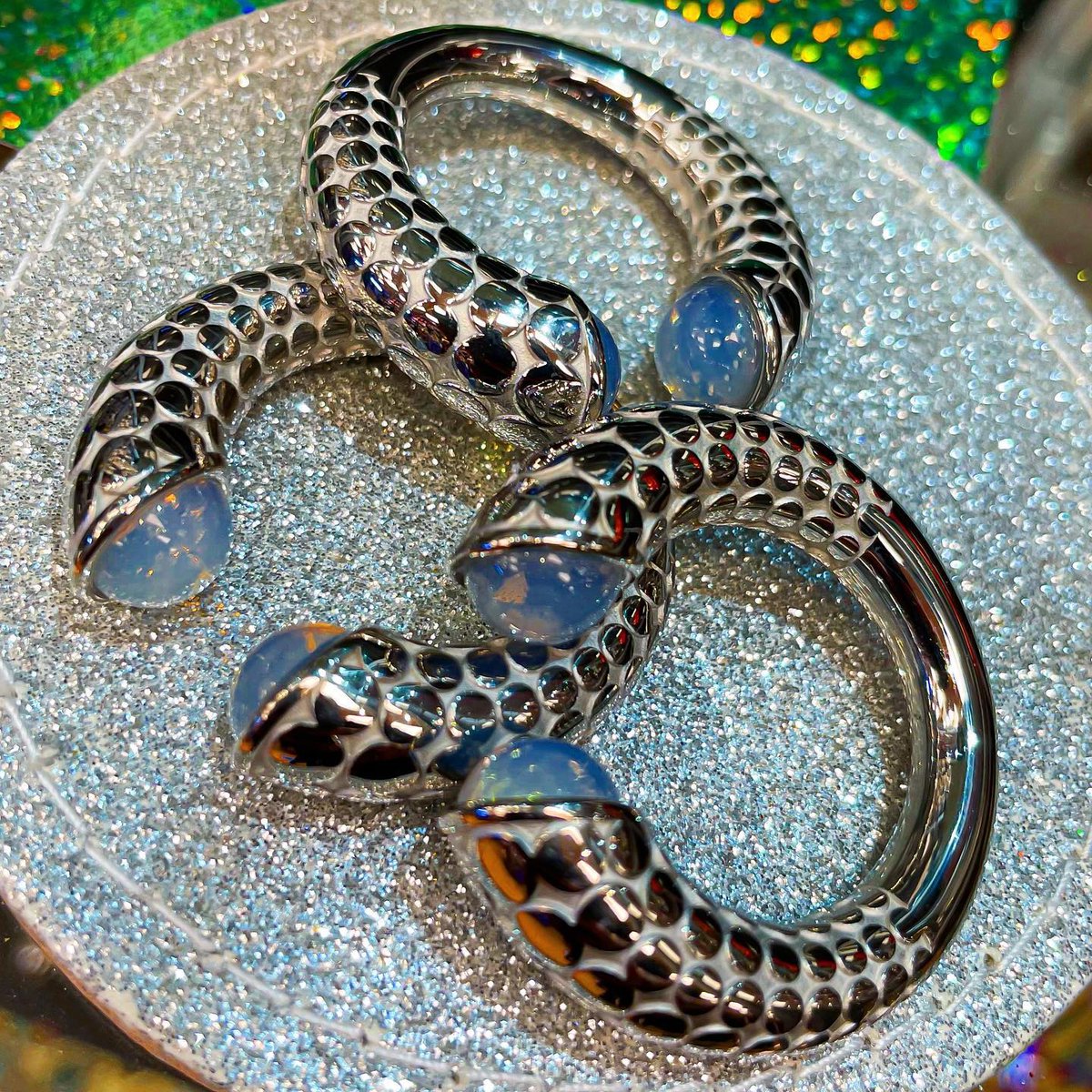 BlueBananaUK's tweet photo. Bit of bling for your Saturday 🤩 The Moonstone Ear Weight are beautiful! 
Shop Ear Jewellery here: https://t.co/zCX0b0nJC3 👈

#bluebanana #bluebananauk #piercingjewellery #earpiercings #bodymodification #piercinginspo #piercingideas #earweights #stretchlobes #earhangers https://t.co/4mnY7OTxM7