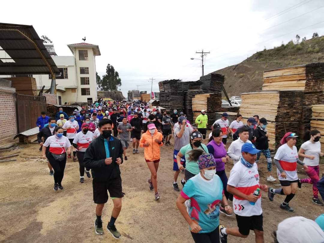 NapoCadena's tweet photo. El #Reto5k en #LasAbras #Trail tuvo un claro mensaje!
Concientizar a los #riobambeños sobre el cuidado de nuestras quebradas y con sus donaciones, ayudar a los peluditos rescatados de #CRIAR. https://t.co/huaVLKQysl