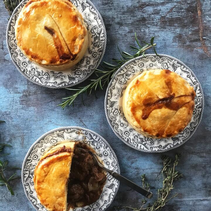 To celebrate the start of British Pie Week we're throwing back to this Mini Beef, Ale and Porcini pie recipe, featuring our Organic Beef Bone Broth. Delicious and hearty, check it out on our website!

osiusbonebroth.co.uk/Recipes/Mini-B…