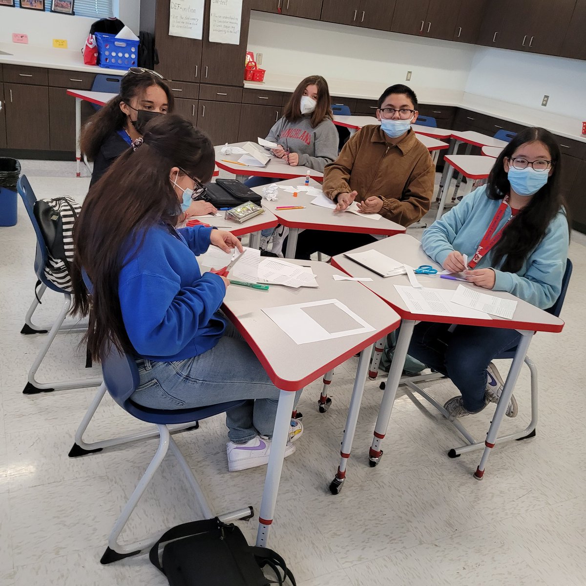 PJohnson_BAMS's tweet image. 8th grade RLA teachers breaking down vocabulary for Little Women text...#SpringIntersession @DDsaintsELP @LucianoAlcala2