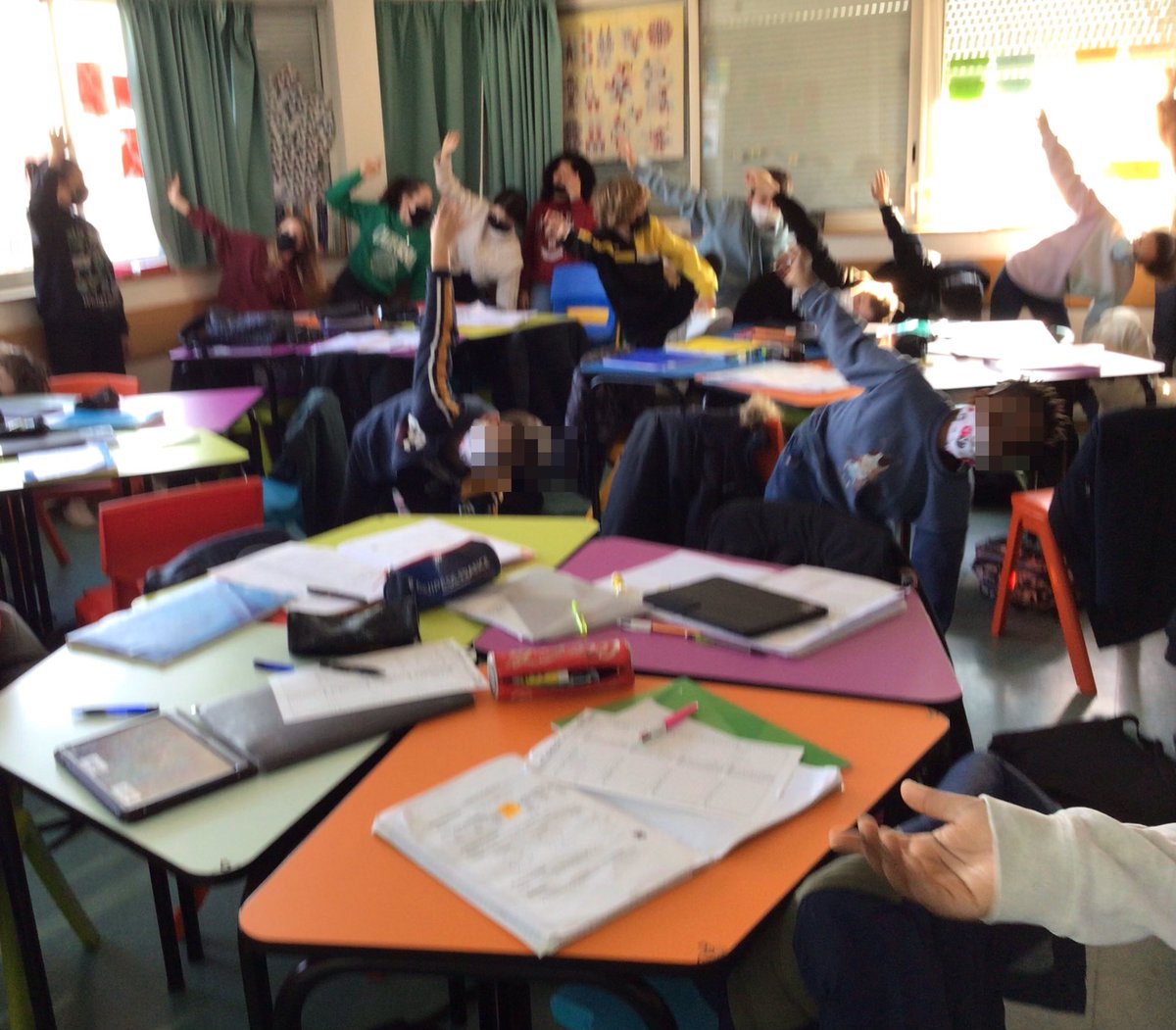 MarjO_Bertrand's tweet photo. C’est la semaine des #Mathematiques
#MathsEnForme 🔻🔵◾️🔶🟩
et ben on fait de la Gymathique ! 🤸♂️🏋️♂️💪
Les 6èmes adorent… et moi aussi !
@Charivari1 @AlgoRythmes https://t.co/Mt7lTAwRUV
