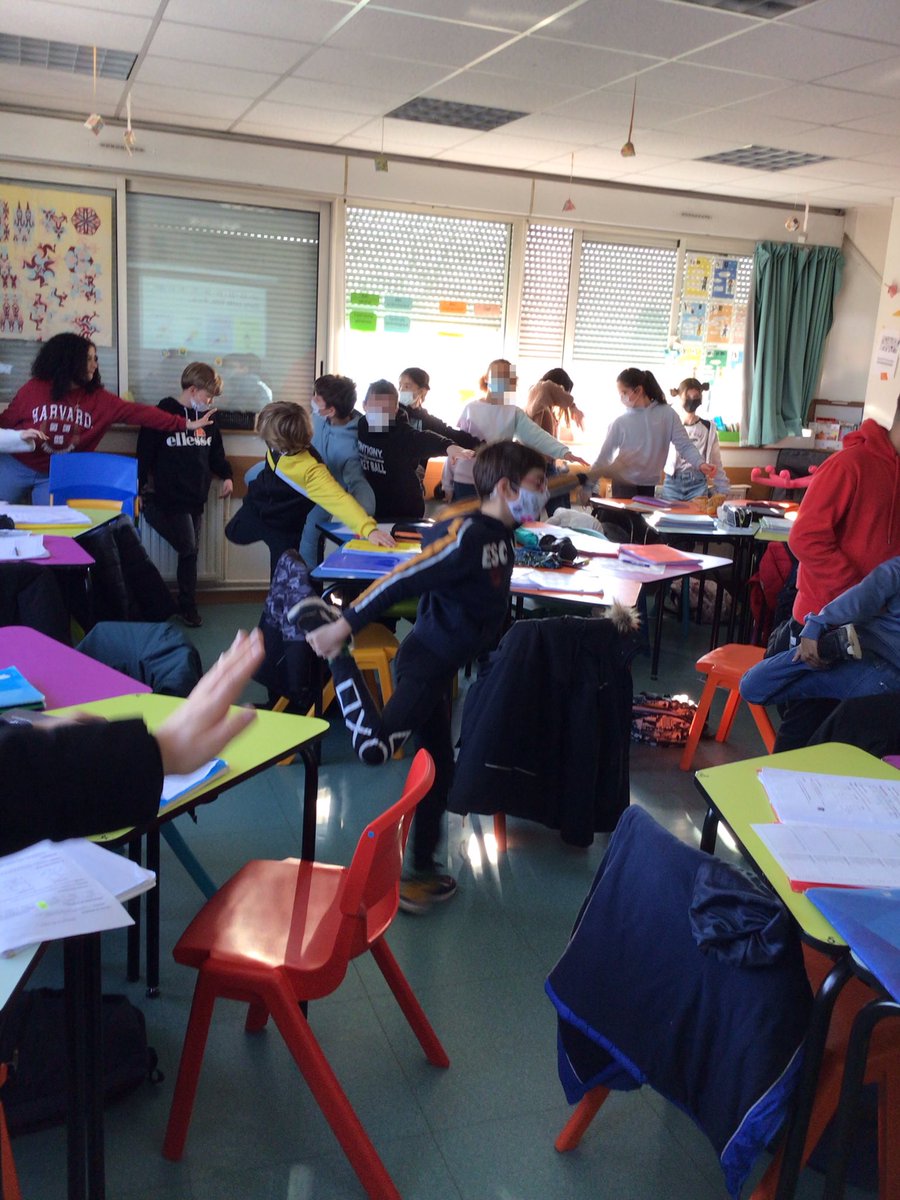 MarjO_Bertrand's tweet photo. C’est la semaine des #Mathematiques
#MathsEnForme 🔻🔵◾️🔶🟩
et ben on fait de la Gymathique ! 🤸♂️🏋️♂️💪
Les 6èmes adorent… et moi aussi !
@Charivari1 @AlgoRythmes https://t.co/Mt7lTAwRUV